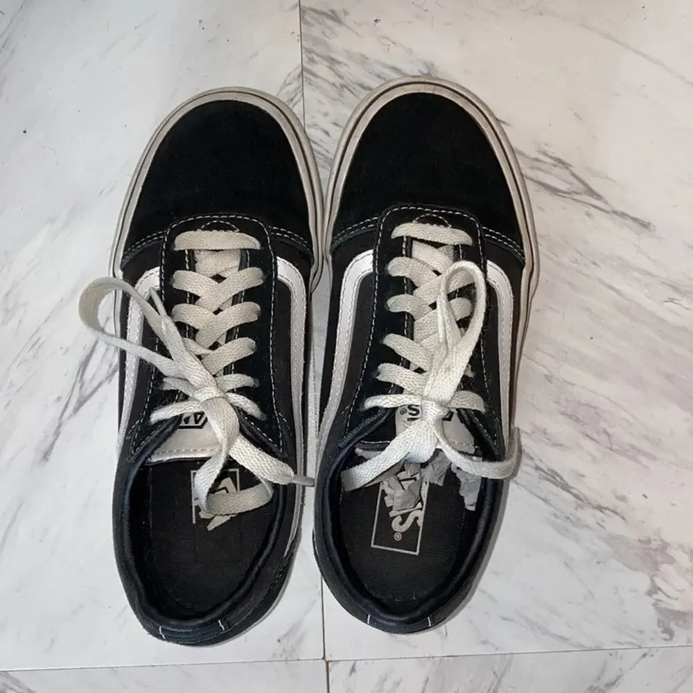 Vans Black & White Classic Old Skool Low Top Sneakers Youth Size 2